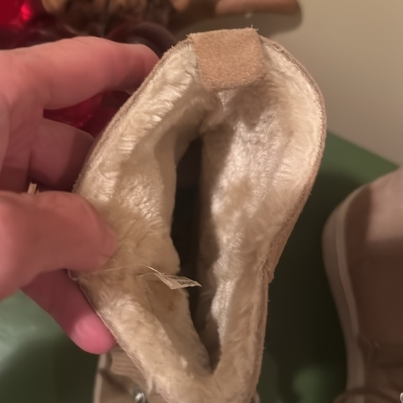 J/Slides NWOT tan suede with faux fur inside - Picture 6 of 6